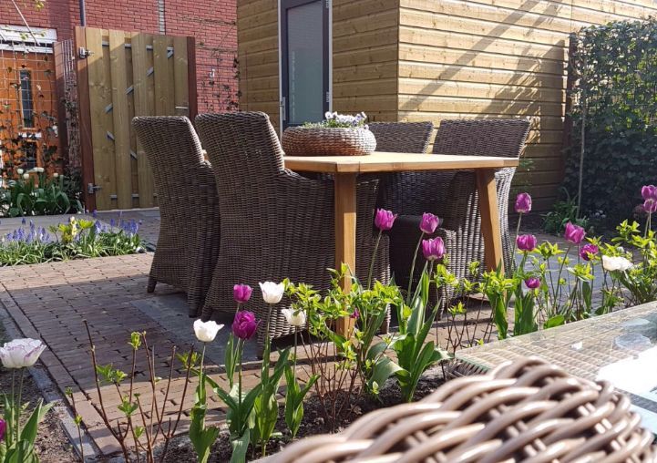 Voorbeeld houten tuintafel Loon op Zand