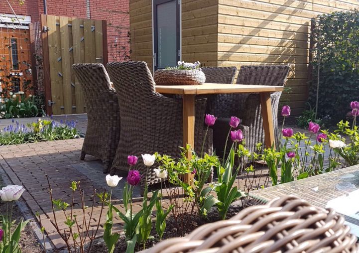 Voorbeeld houten tuintafel Veghel