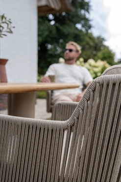 Bernini dining stoel latte incl. 2 kussens details, 4 Seasons Outdoor, tuinmeubels.nl