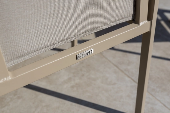 Cortina stacking chair latte detailbeeld, 4 Seasons Outdoor, tuinmeubels.nl