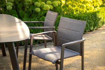 Cortina stacking chair terre sfeerbeeld, 4 Seasons Outdoor, tuinmeubels.nl