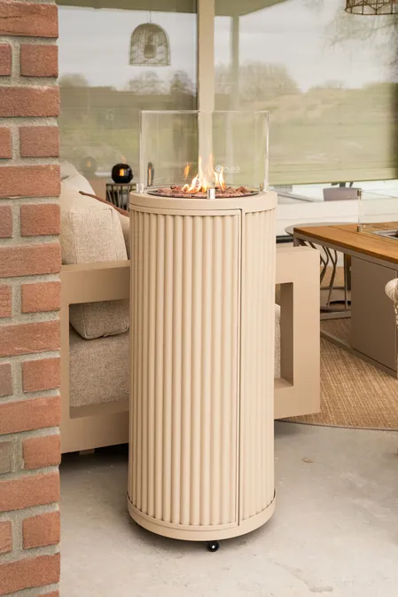 Cosipillar Curved beige sfeerbeeld, Cosi fires, tuincentrumoutlet.com