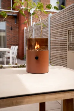 Cosiscoop XL mocha brown sfeerbeeld, Cosi fires, tuinmeubels.nl