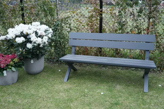 Crossway tuinbank antraciet sfeerbeeld, Vita, tuinmeubels.nl