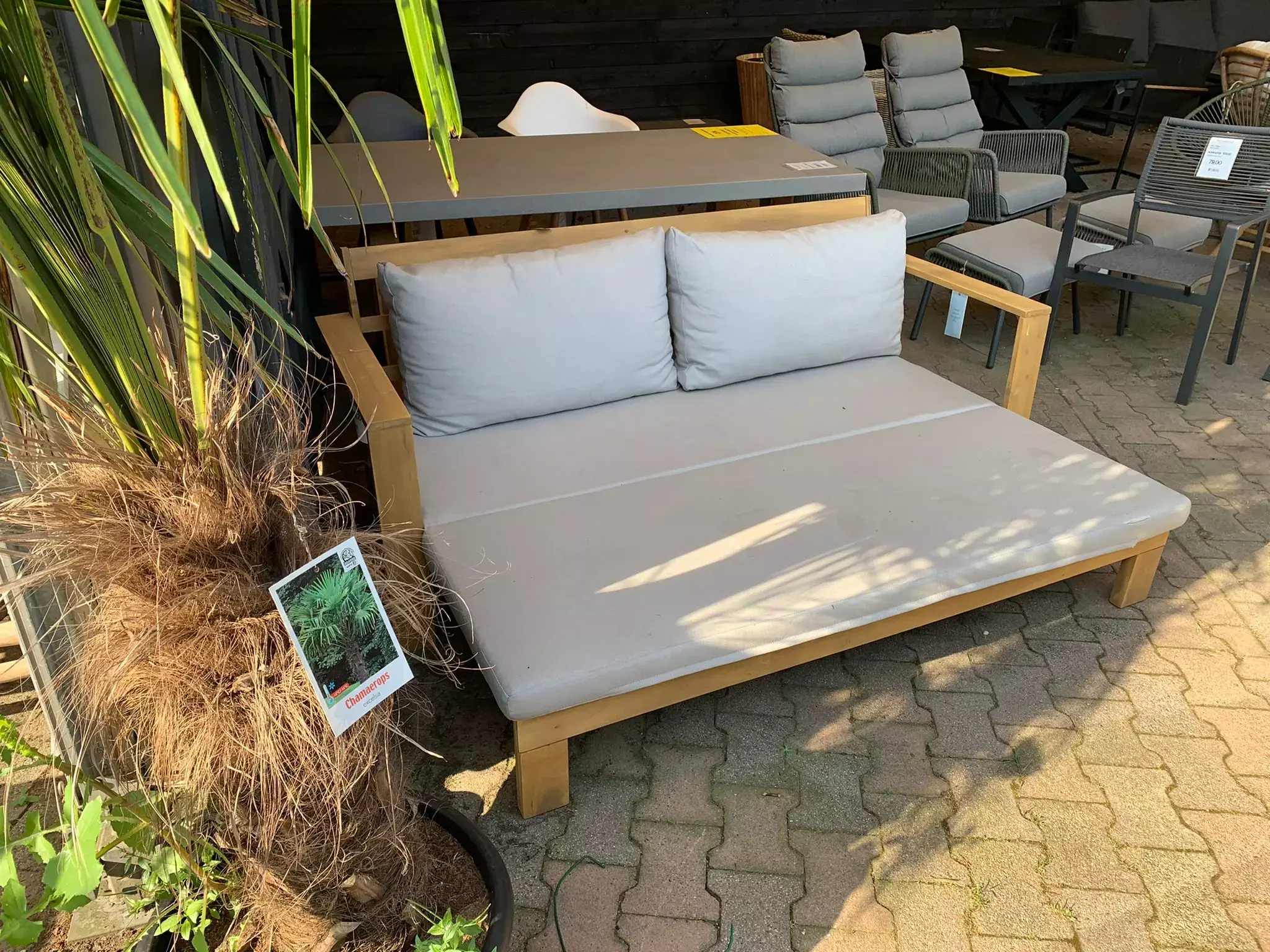 Gewoon Barry Monteur Daybed met kussens van Vita - Tuinmeubels.nl