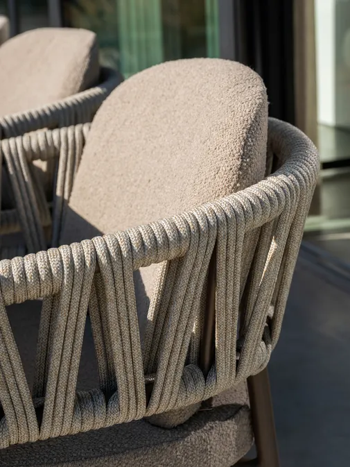 Calma dining chair latte with 2 cushions detail, 4 Seasons Outdoor, tuinmeubels.nl