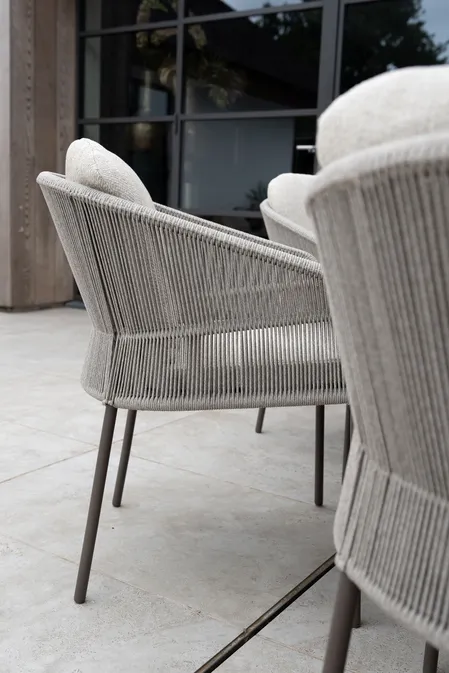 Florence dining chair terre with 2 cushions detail, 4 Seasons Outdoor, tuinmeubels.nl