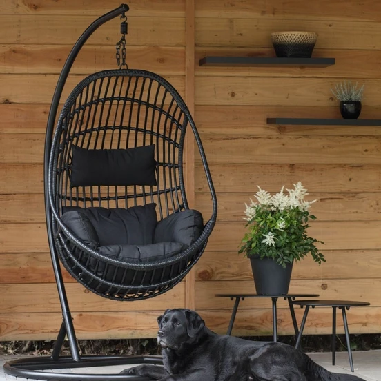 Lesli Living Hangstoel Sturdy Zwart - Sfeerbeeld, Lesli Living, Tuinmeubels