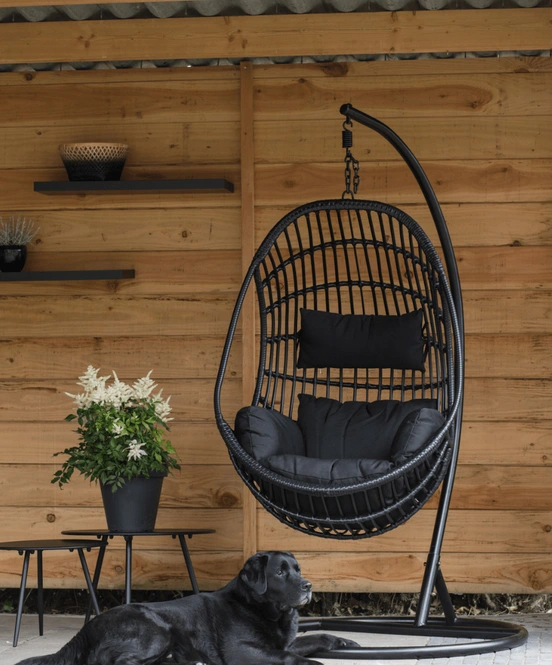 Lesli Living Hangstoel Sturdy Zwart - Sfeerbeeld 2, Lesli Living, Tuinmeubels