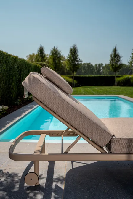 Milano ligbed latte incl. kussen en hoofdsteun details, 4 Seasons Outdoor, tuinmeubels.nl