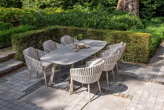Manolo 240x103x75 cm met 6x Eva dining stoel latte sfeerbeeld, 4 Seasons Outdoor, tuinmeubels.nl