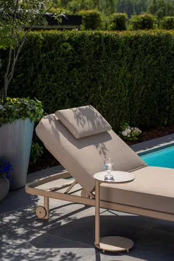 Milano ligbed latte met Vic koffietafeltje details, 4 Seasons Outdoor, tuinmeubels.nl