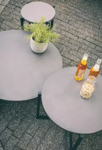 Wijzerplaat Positief Afvoer Salontafel Soul ø54x37h cm - lichtgewicht beton - Tuinmeubels.nl