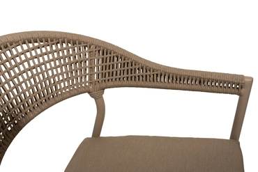 Sienna stapelbare dining stoel latte incl. kussen detailbeeld, 4 Seasons Outdoor, tuinmeubels.nl