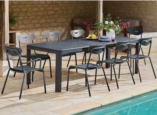 Smiley stapelstoel antraciet sfeer, Fermob, tuinmeubels.nl