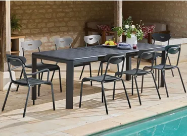 Smiley stapelstoel antraciet sfeer, Fermob, tuinmeubels.nl