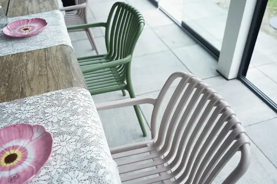 Tuinstoel Vita Porto Groen G-09 Stapelbaar sfeer, Vita, Tuinmeubels.nl