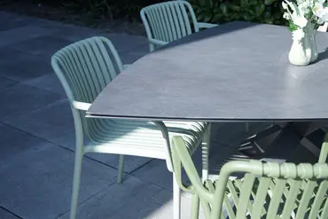 Tuintafel Triangel 170 cm kruispoot sfeer, Vita, tuinmeubels.nl