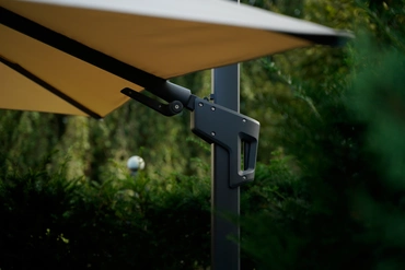 Zweefparasol VirgoFlex ecru 3x3mtr sfeer detail, Lesli Living, tuinmeubels.nl